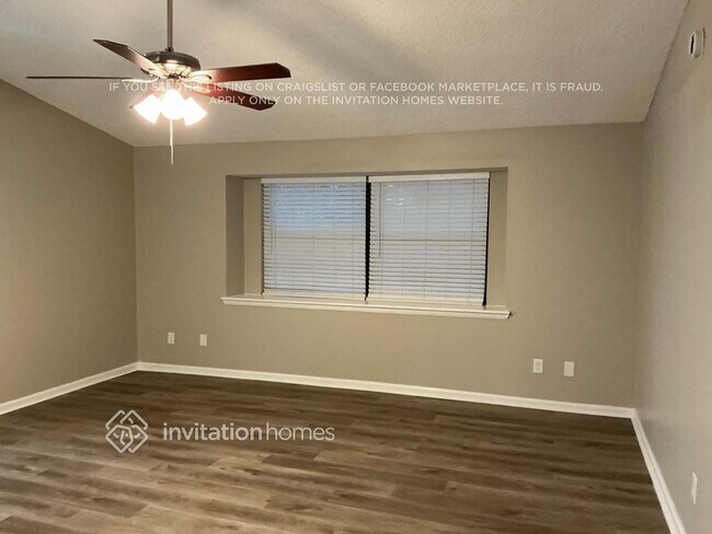 Foto del edificio - 7940 Evening Flower Ln