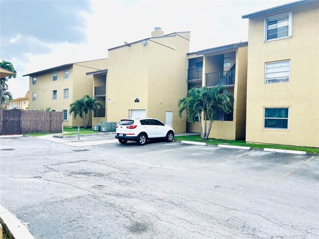 Building Photo - 15470 SW 82nd Ln