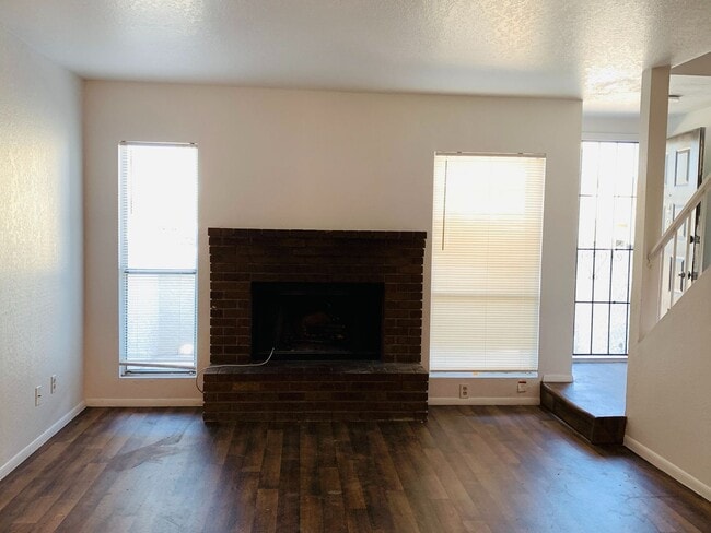 Foto del edificio - Charming 1-Bedroom Condo with Modern Touches in Las Vegas