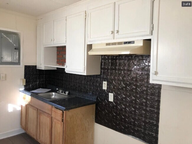 Building Photo - 5900 Wainwright Dr