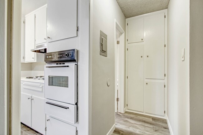 Building Photo - 4733 Orion Ave