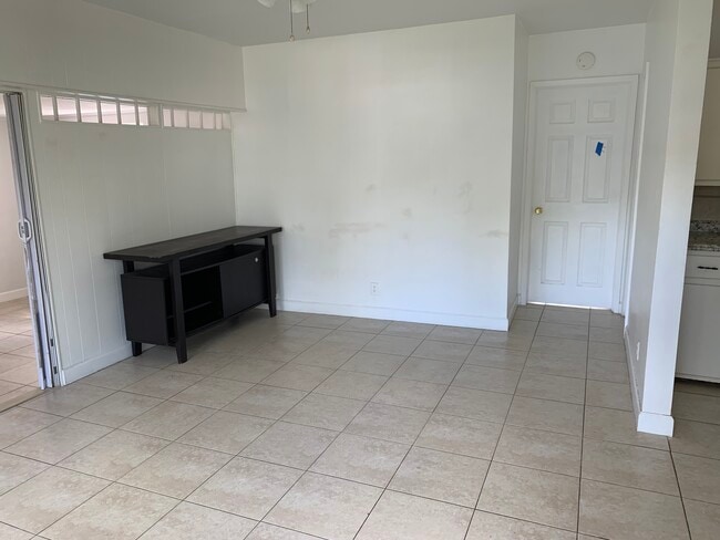 Sala de estar - 320 SW 21st St
