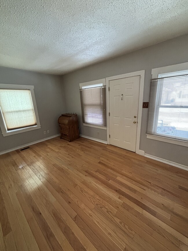 Building Photo - 4065 Concordia Ave
