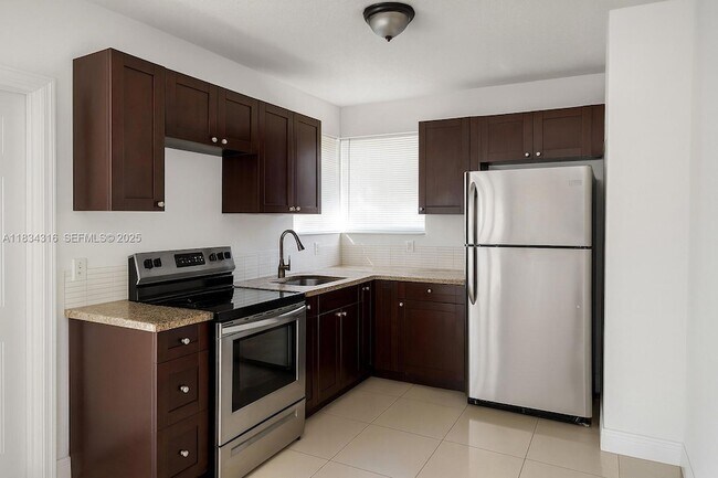 Building Photo - 3110 SW 33rd Ave