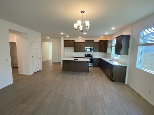 Foto del edificio - MOVE IN SPECIAL! Beautiful Newer Build 3 Bed/2 Bath with Den in Rancho Cabrillo