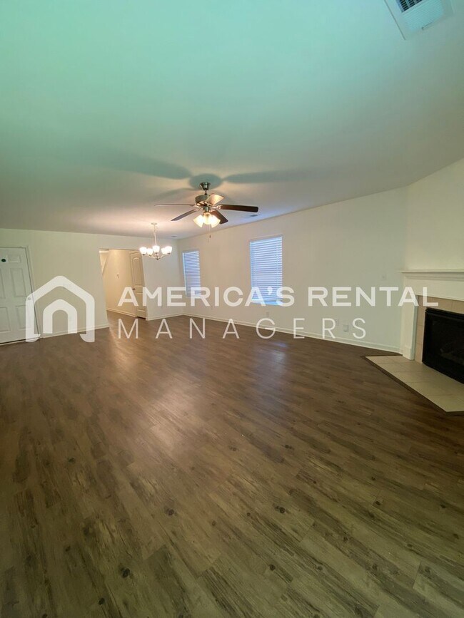 Building Photo - Home for Rent in Chelsea! Available to View Now!
