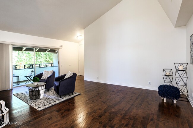 Foto del edificio - 31573 Lindero Canyon Rd