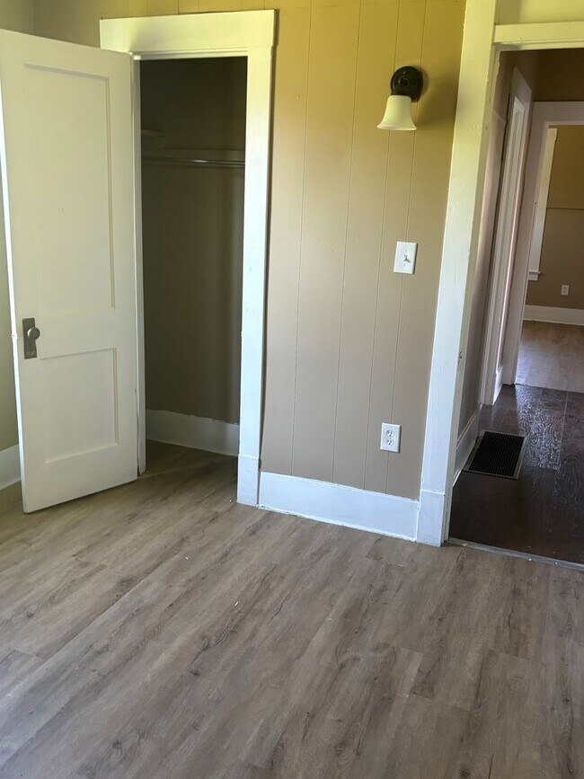 Foto del edificio - SECTION 8 and EDEN Accepted!! Newly Renovated 3br 2-Story House!