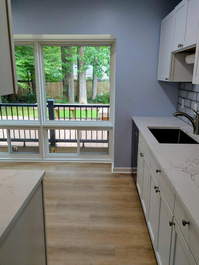 Foto del edificio - 4507 Weyburn Dr