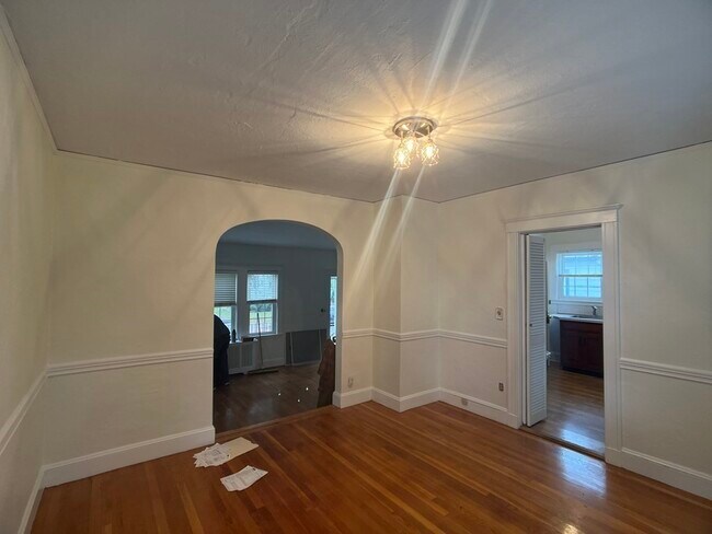 Building Photo - 111 Montclair Ave