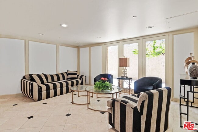 Building Photo - 448 N Oakhurst Dr