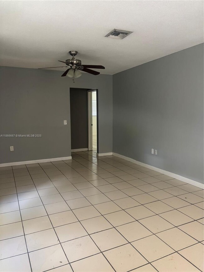 Foto del edificio - 2823 SW 38th Ct