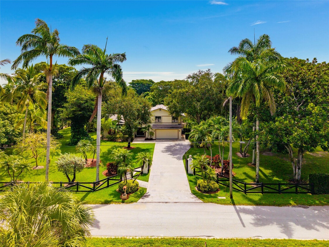 Foto principal - 6556 NW 87th Ave