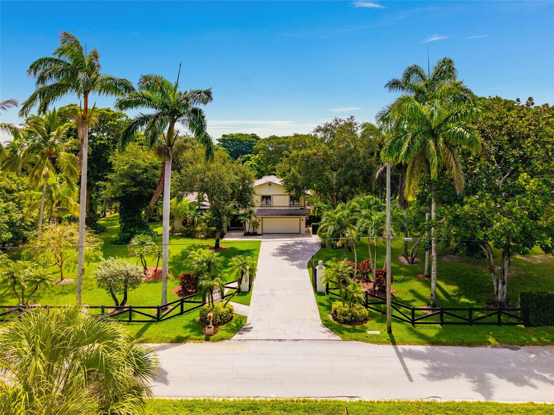 Primary Photo - 6556 NW 87th Ave