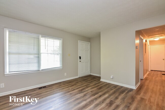 Foto del edificio - 295 Charlotte Blvd