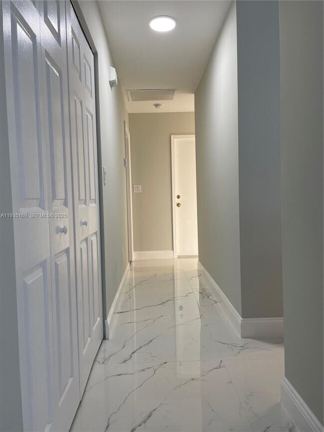 Foto del edificio - 1775 NW 166th Ave