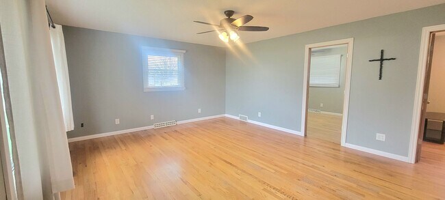 Building Photo - Small town Macon!