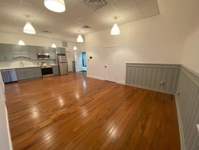 Building Photo - 525 4th Ave