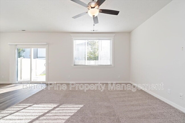 Foto del edificio - 3098 N Lochness Ave