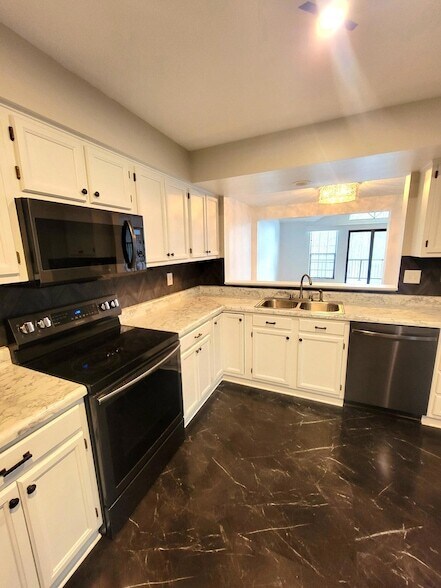 Foto del edificio - 1608 Shady Cove Ln