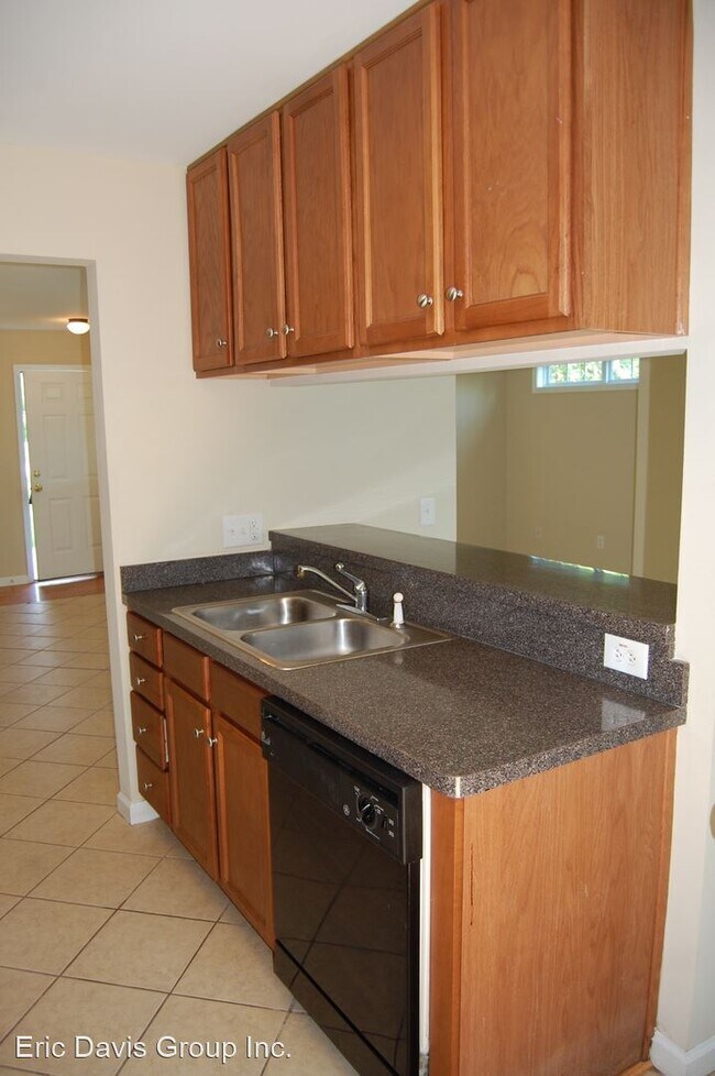 Building Photo - 2 br, 1.5 bath House - 251 Margaret Street