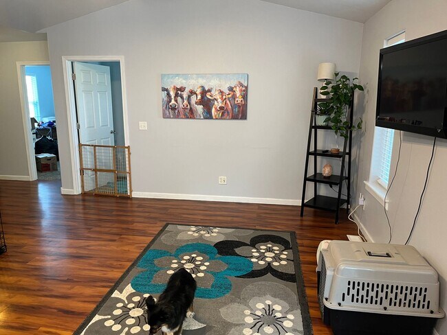 Building Photo - Spacious Heights Home!