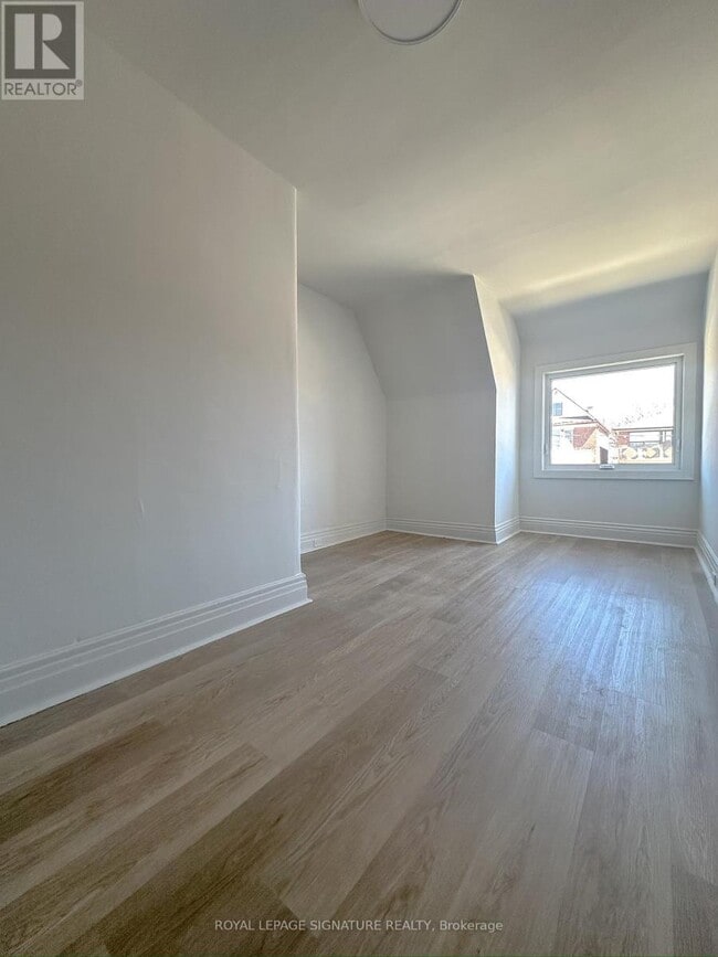 Building Photo - 118 Greenlaw Ave