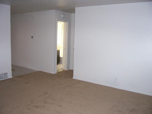 Building Photo - 321 Evelyn Dr