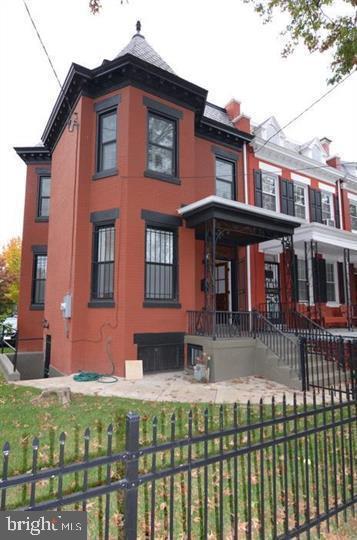 Foto del edificio - 1200 Shepherd St NW