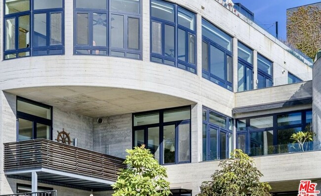 Building Photo - 17351 W Sunset Blvd