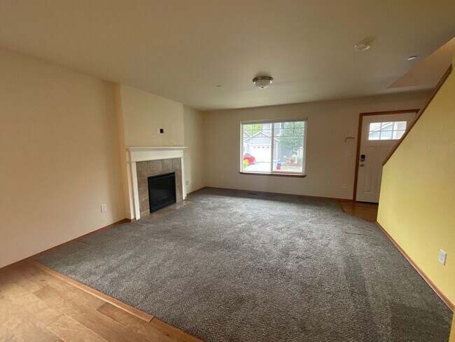 Foto del edificio - 3 Bed, 2.5 Bath with Garage and Fully Fenced Back Yard