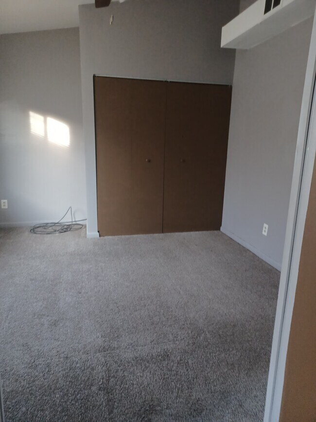 bedroom closet - 466 Treeside Dr