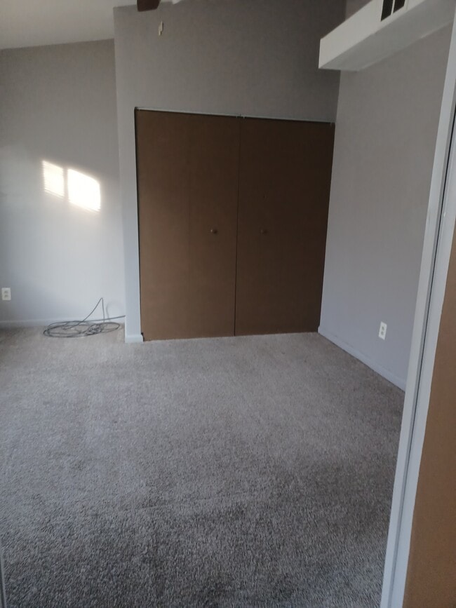 bedroom closet - 466 Treeside Dr
