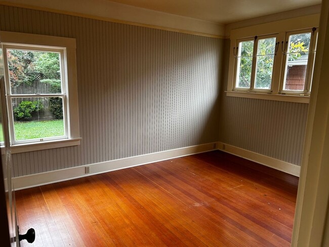 Foto del edificio - 2bd/2ba house with a garage available on Pismo Street.