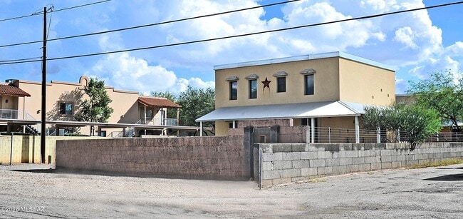 Building Photo - 1040 E Halcyon Rd