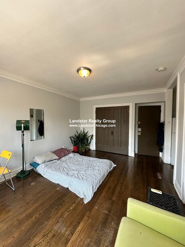 Foto del edificio - 3121 N Hamlin Ave