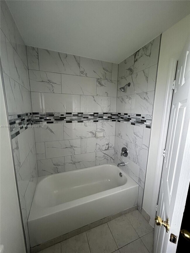 Foto del edificio - 2422 Vernon Ave S