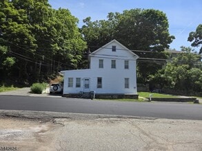 Building Photo - 255 Main St