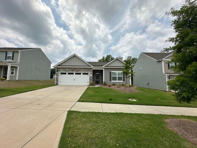 Building Photo - Charming Ranch Home w/Flex Space