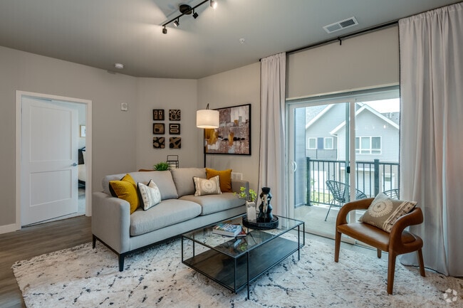 1 BR, 1 BA - 792SF - HUB13