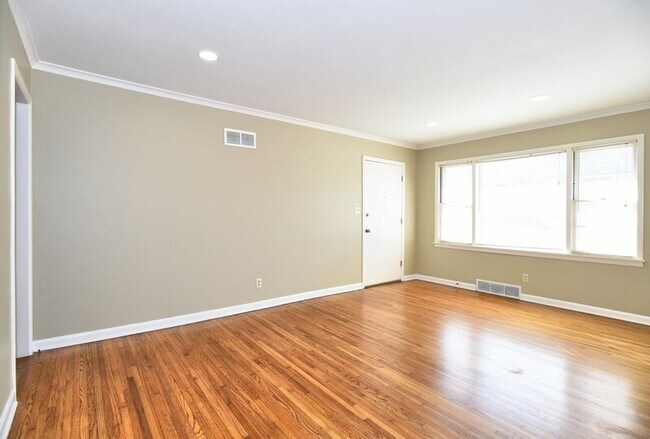 Foto del edificio - 4141 E 41st St