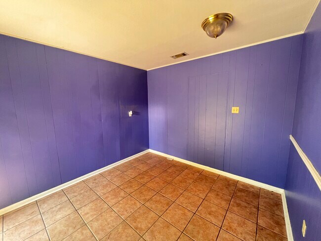 Building Photo - 1812 Potwin Dr