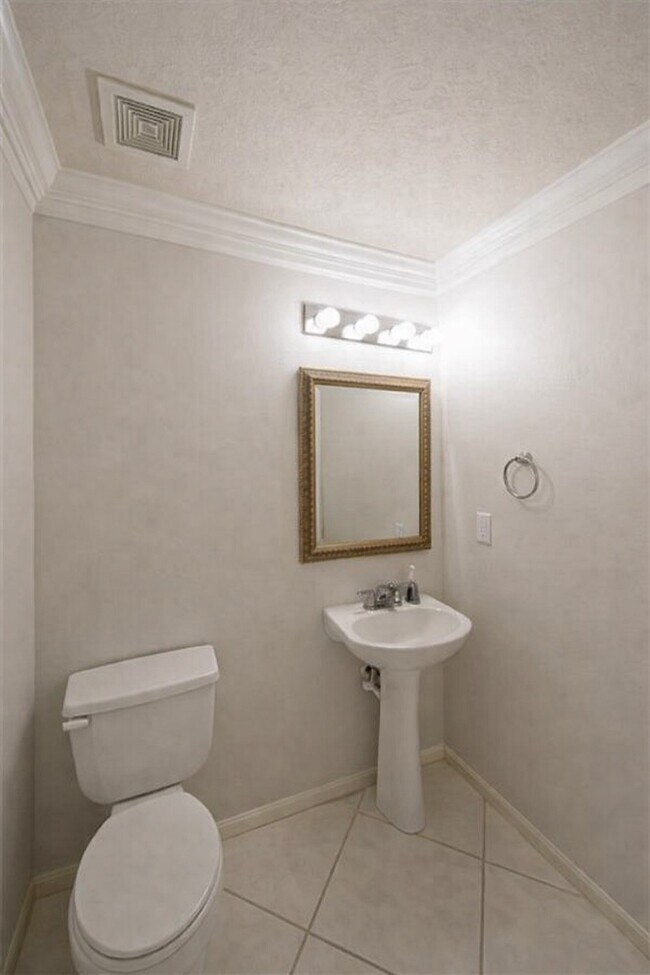 Building Photo - 6430 Binalong Dr