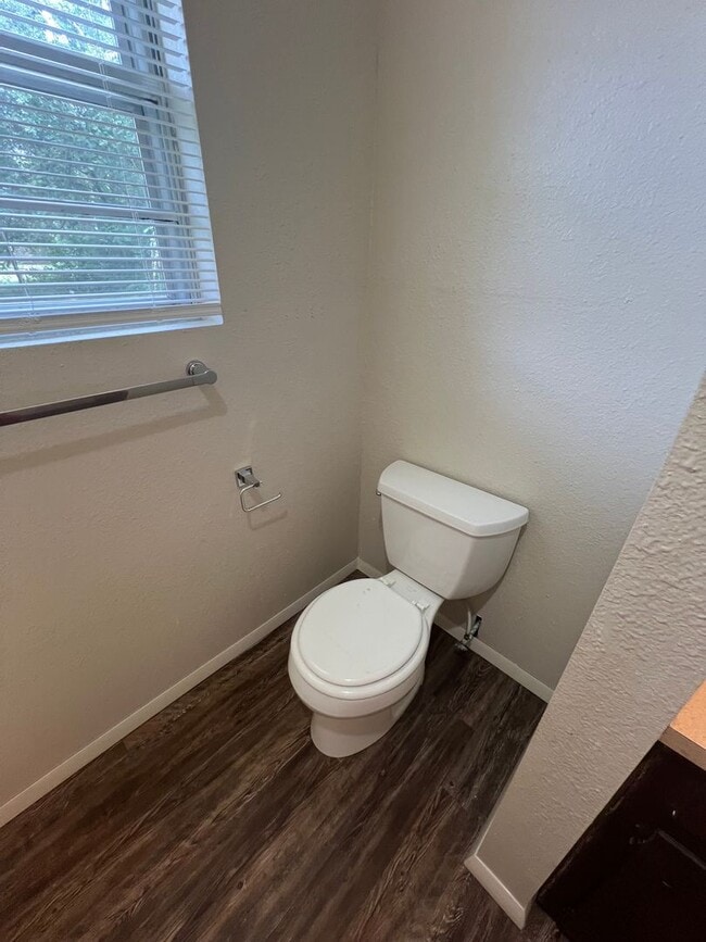 Building Photo - 3 Bed 1.5 Bath, Has large extra room that ...