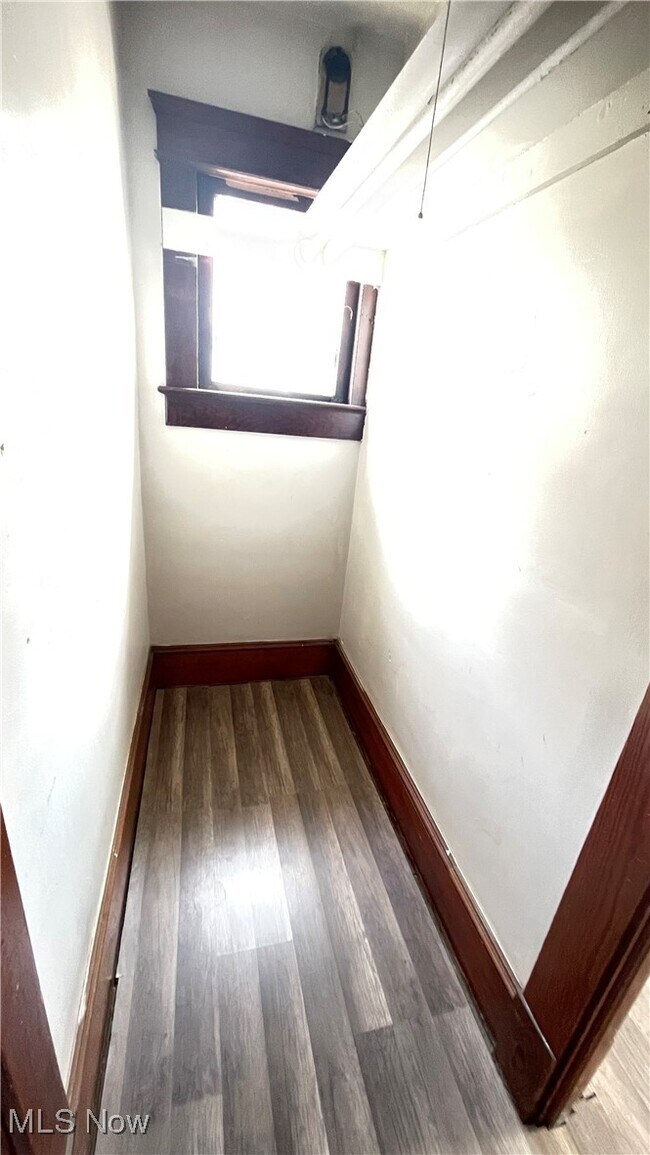 Foto del edificio - 4322 Bush Ave