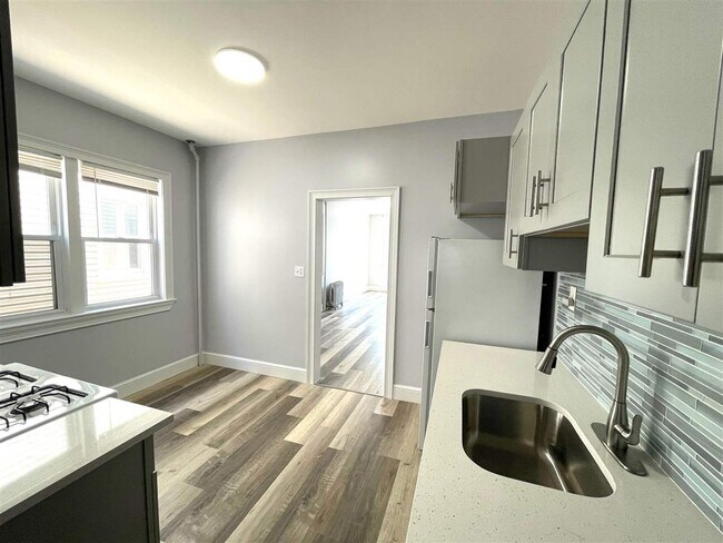 Foto del edificio - 402 Fulton Ave