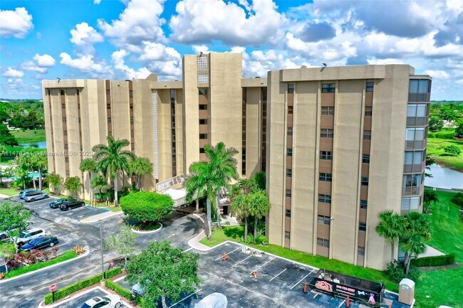Foto del edificio - 7400 Radice Ct