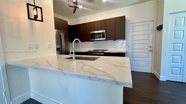Foto del edificio - 4700 NW 83rd Psge