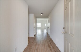 Building Photo - 4226 Iris Jade Dr