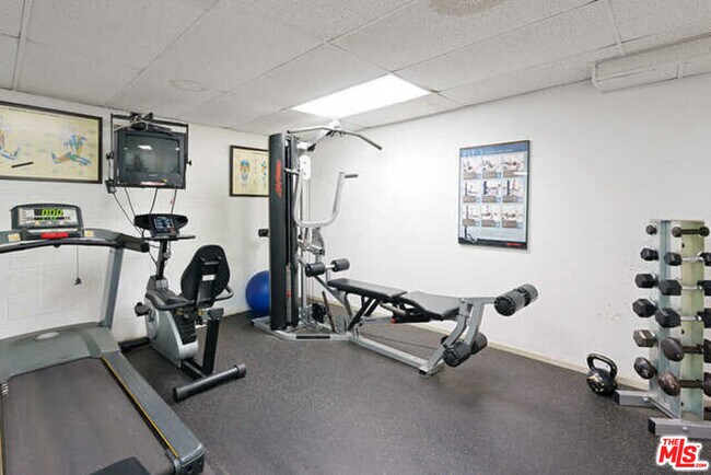 Foto del edificio - 906 N Doheny Dr